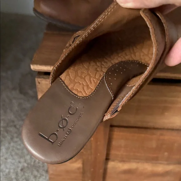 b.o.c. Suzi Brown Leather Heeled Mules Size 8 Clogs Block Heel Buckle GUC - Picture 3 of 9